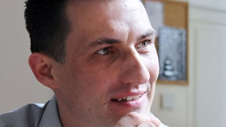 Sam Van Hauwaert